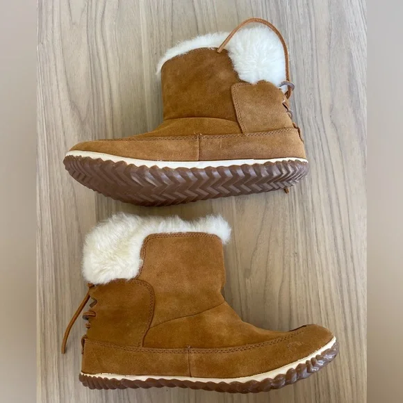 Sorel Women's Brown Boots with Cream Fur - Picture 5 of 14